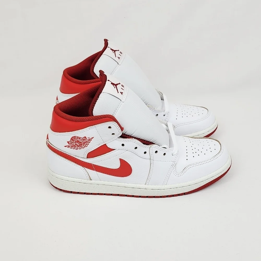 Air Jordan 1 Mid SE Sneakers White/Dune Red/Sail/Lobster